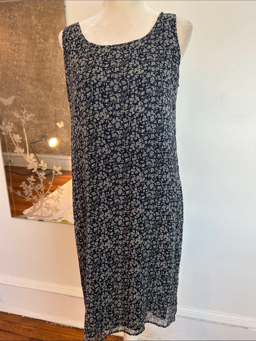 Robbie Bee 100% silk Navy Floral Scoop Neck Shift Dress